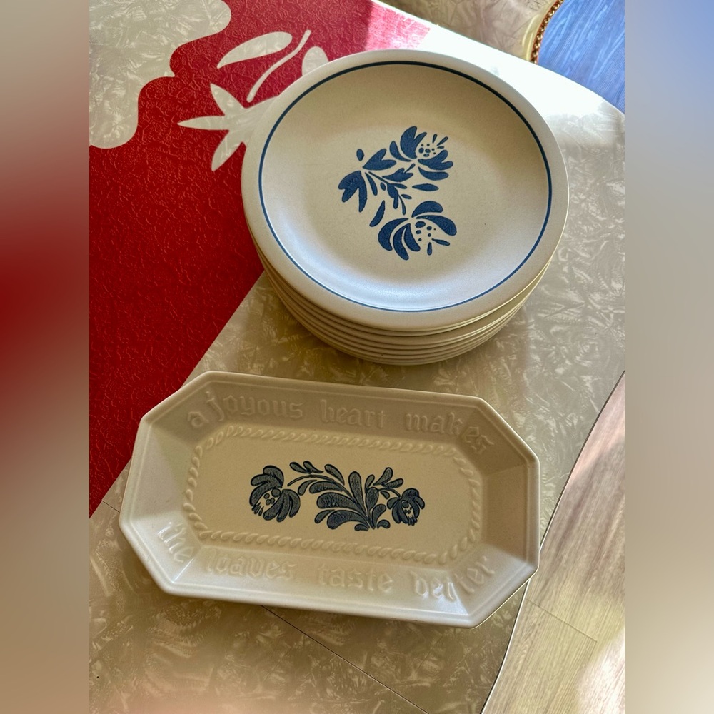 Set of 8 Pfaltzgraff Stoneware Dinner Plates 9 7/8” + 1 Bread Tray